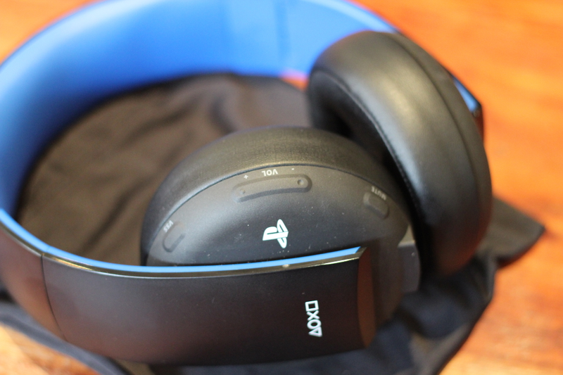 Illustration for article titled The PlayStation Gold Wireless Headset: Not Bad For A Hundred Bucks